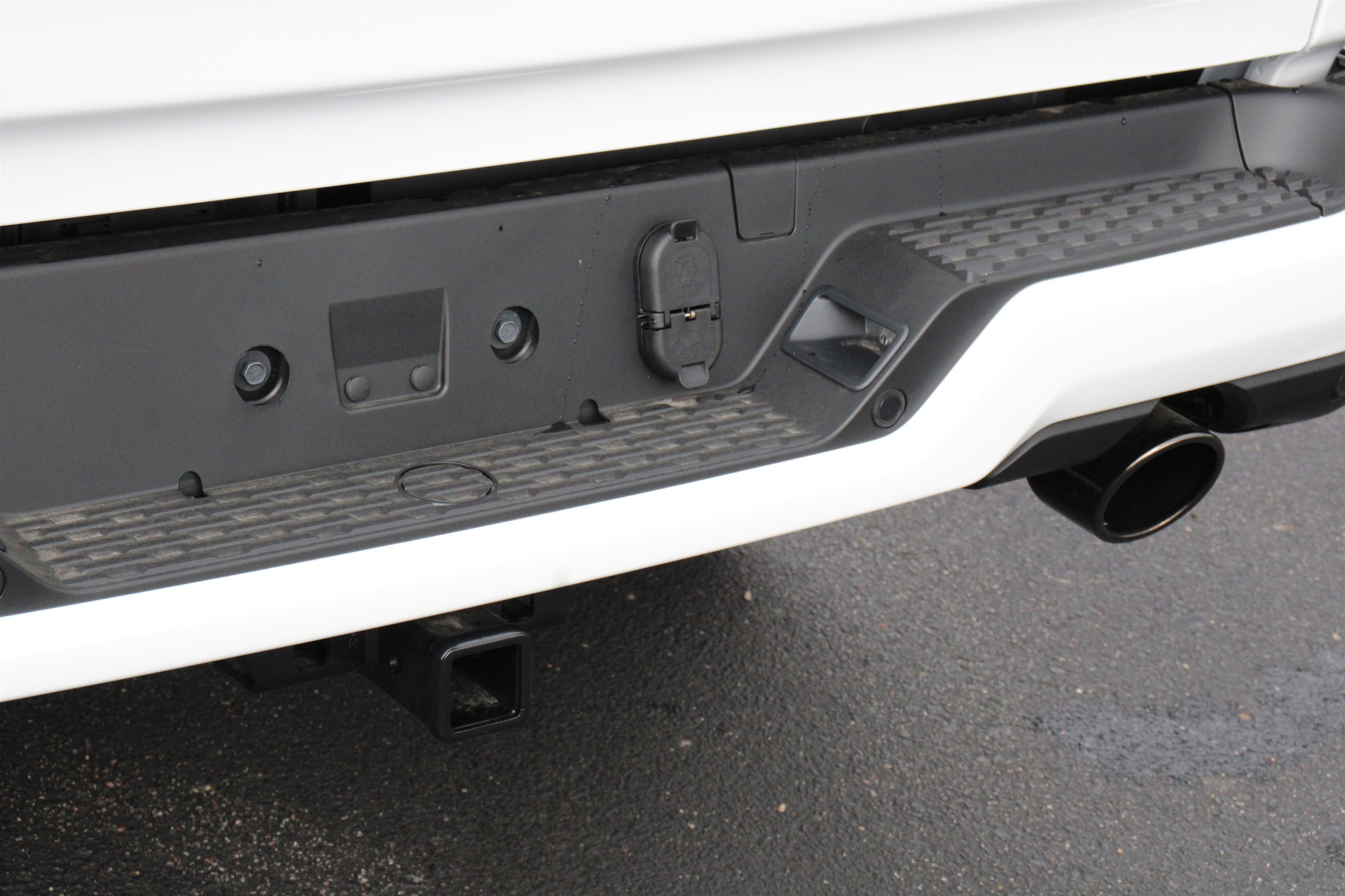 New 2026 Bright White Clear-Coat Exterior Paint RAM Laramie image 34