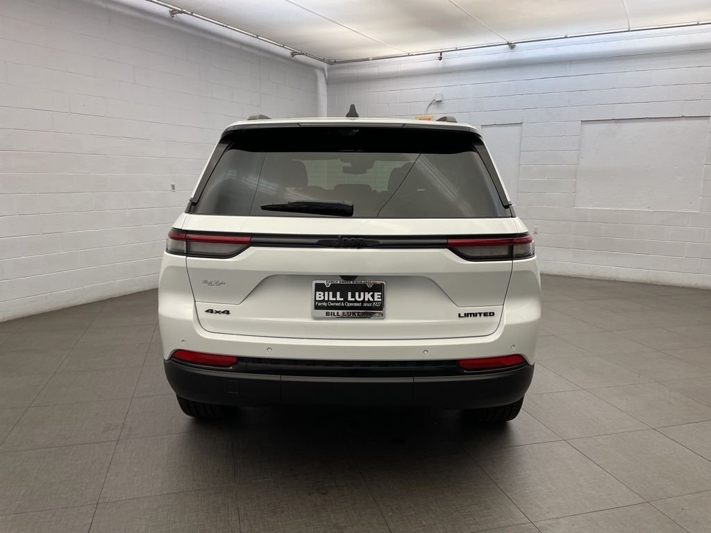 New 2025 Bright White Clear-Coat Exterior Paint Jeep Limited image 4