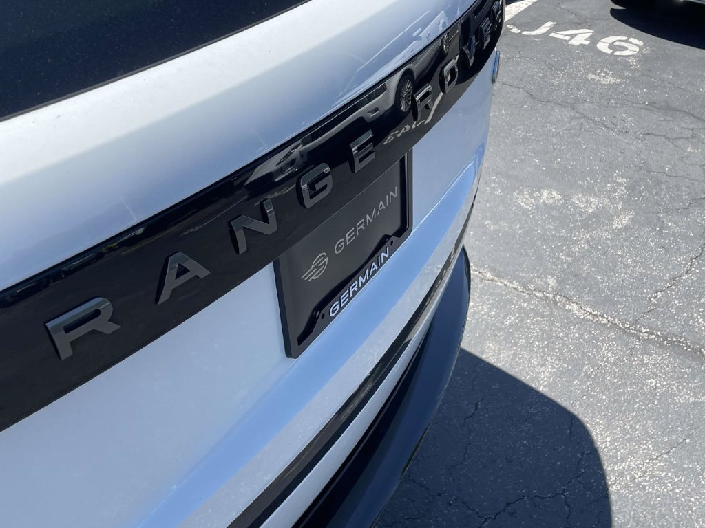 Used 2022 Fuji White Land Rover SE image 8