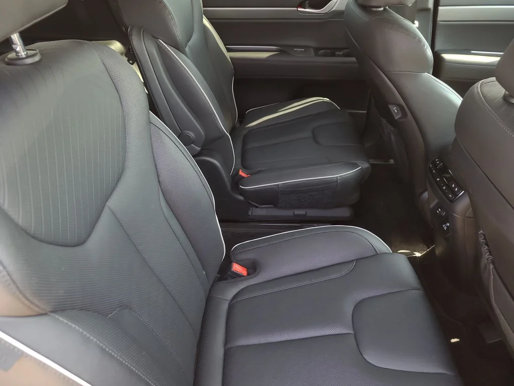 Used 2025 Red Hyundai SEL Premium image 13