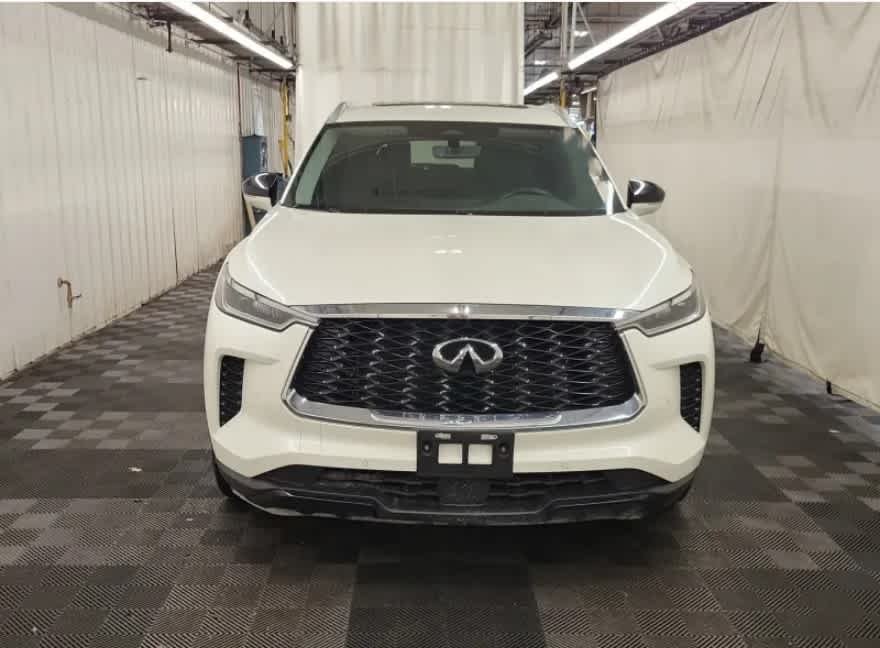 Used 2024 Majestic White INFINITI LUXE image 7