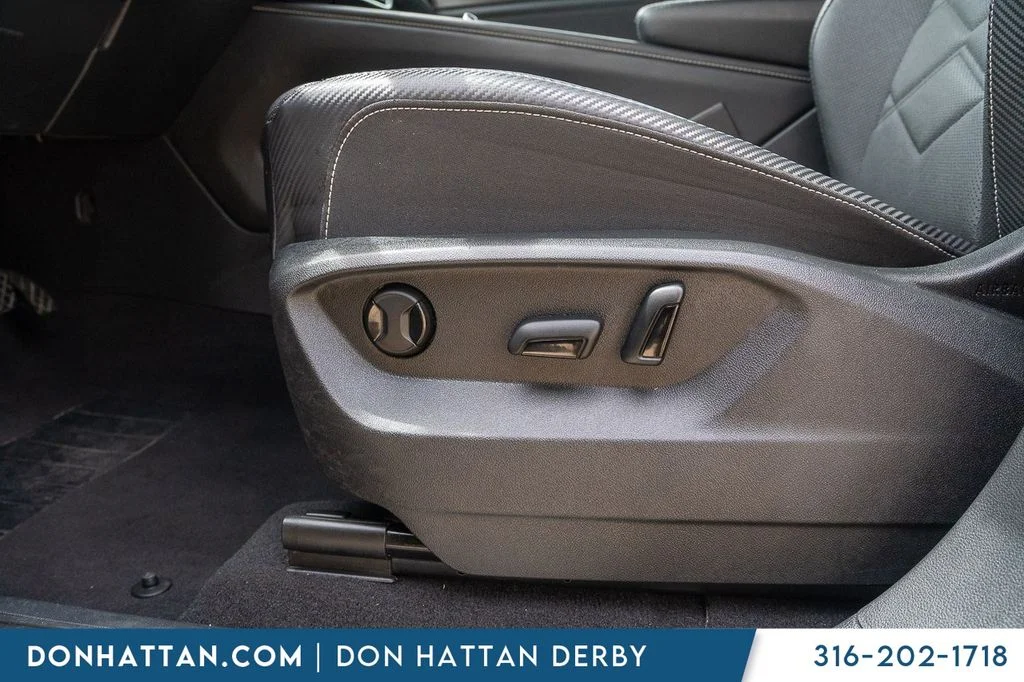 Used 2024 Black Volkswagen 2.0T SE w/Technology image 19