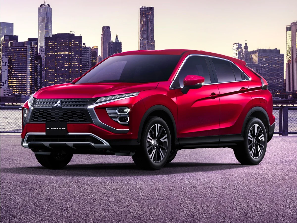 Used 2022  Mitsubishi  image 1
