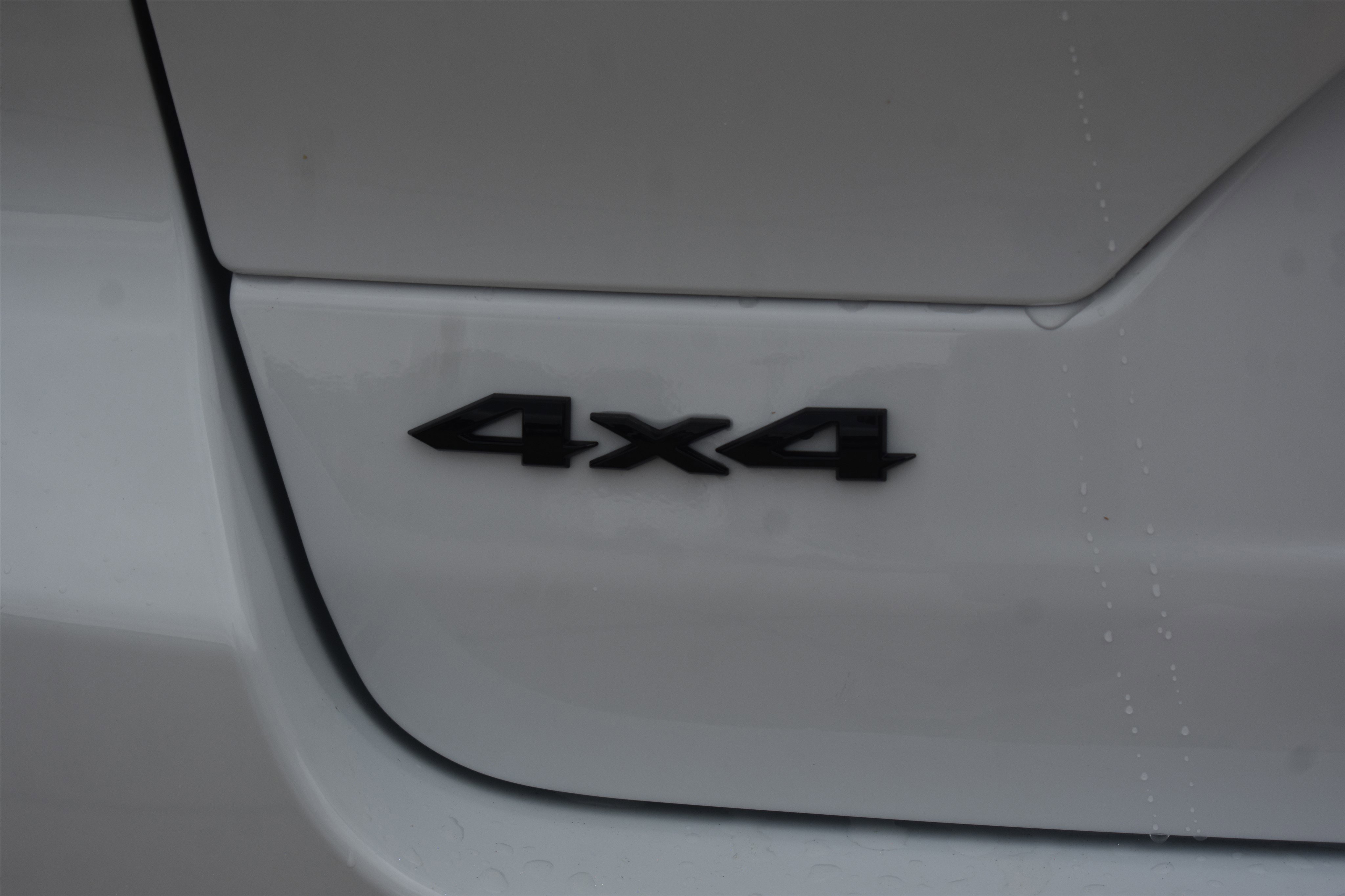 New 2026 Bright White Clear-Coat Exterior Paint Jeep Laredo Altitude image 7