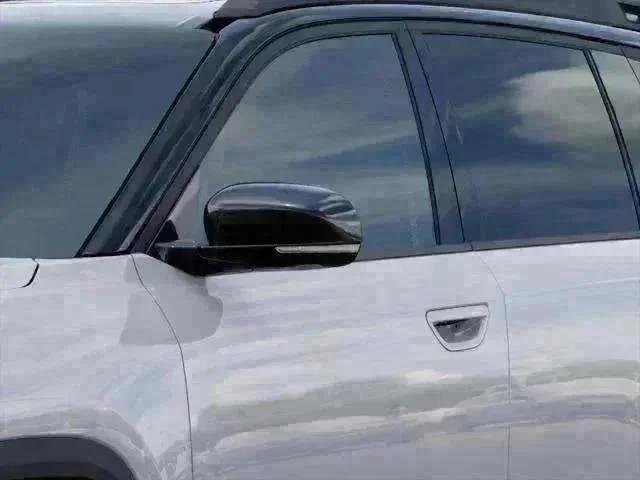 New 2026 Bright White Clear-Coat Exterior Paint Jeep Overland image 62