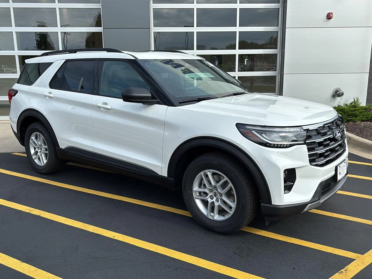 New 2027 Star White Metallic Tri-Coat Ford Active image 2