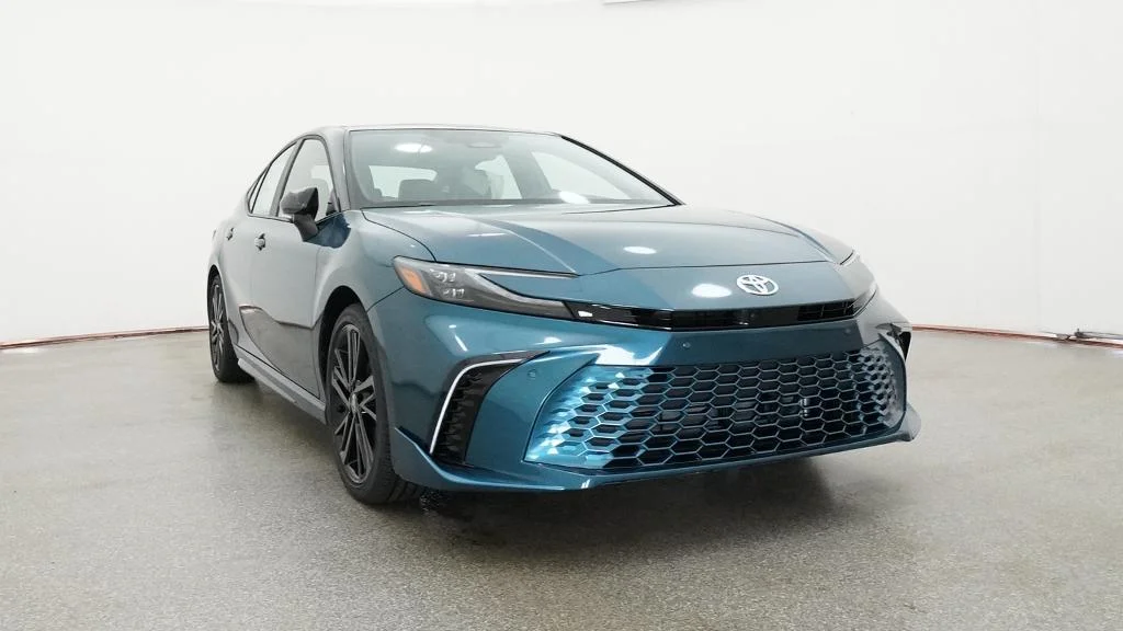 New 2026 Ocean Gem with Midnight Black Metallic roof Toyota XSE image 7