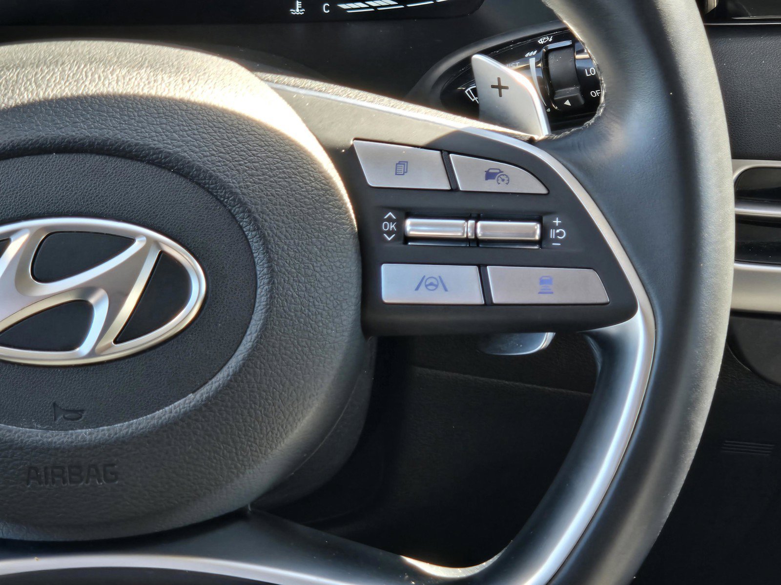 Used 2025 Moonlight Cloud Hyundai SEL image 16