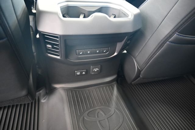 New 2026 Wind Chill Pearl <sup>1</sup> Toyota  Platinum image 34