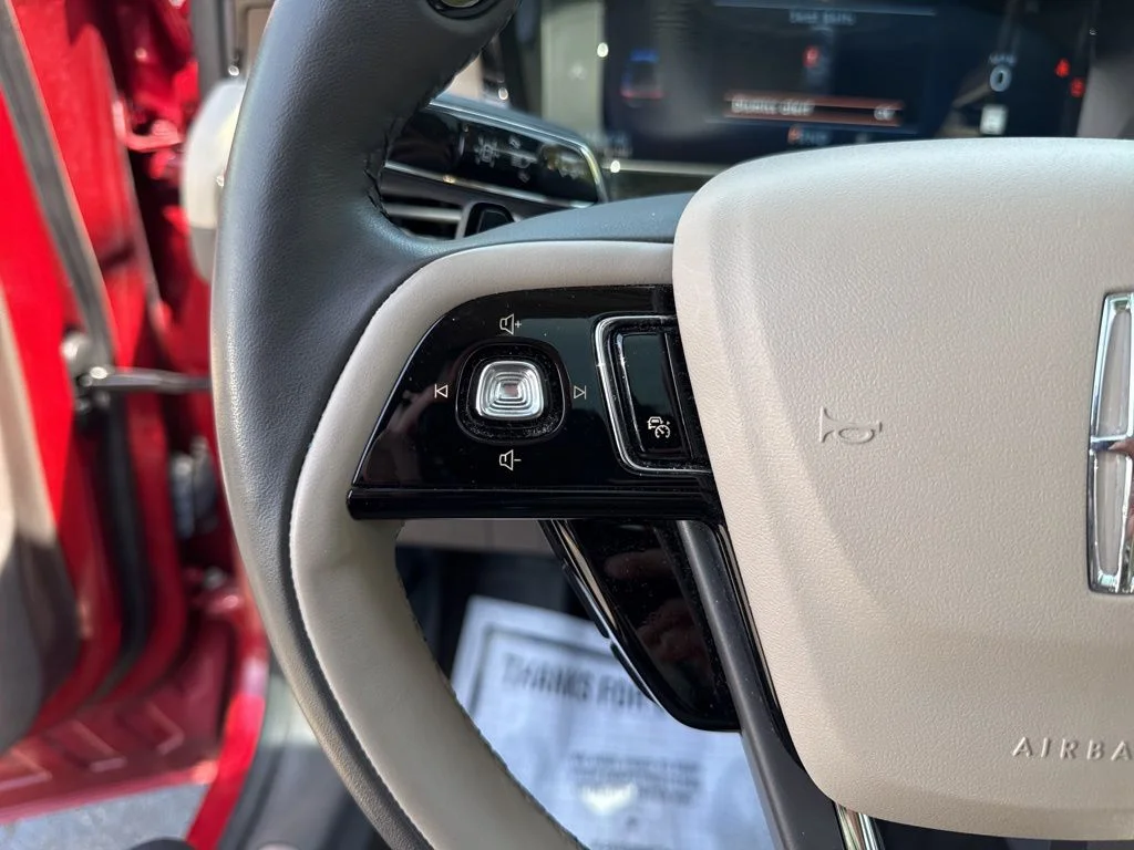 Used 2023 Red Lincoln Reserve image 27