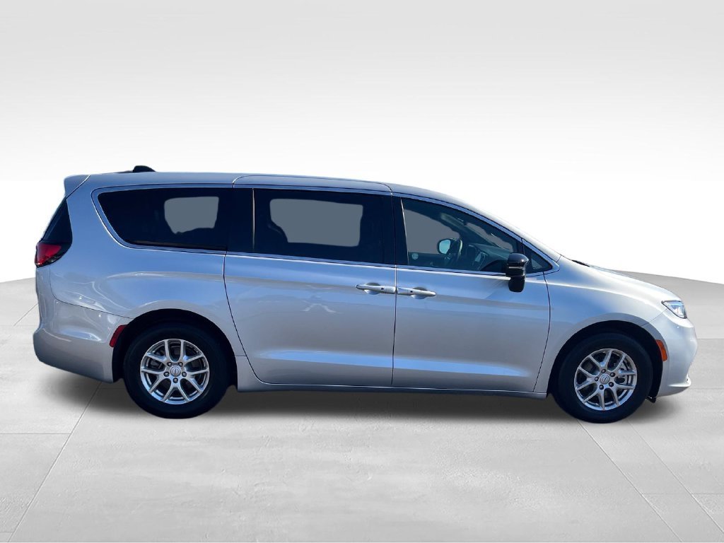 Used 2026 Silver Chrysler Select image 6