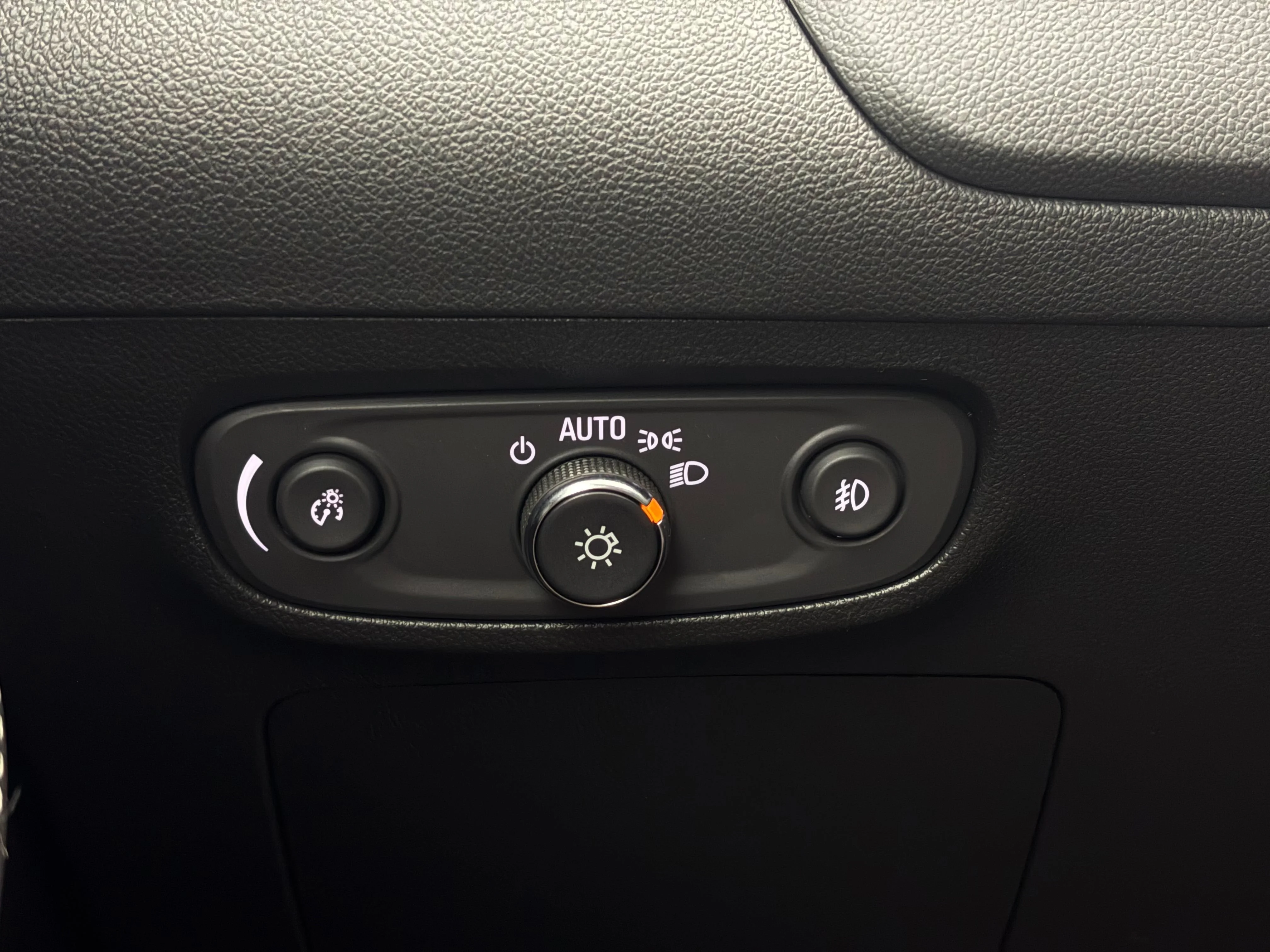 Used 2023 Summit White Buick Preferred image 21