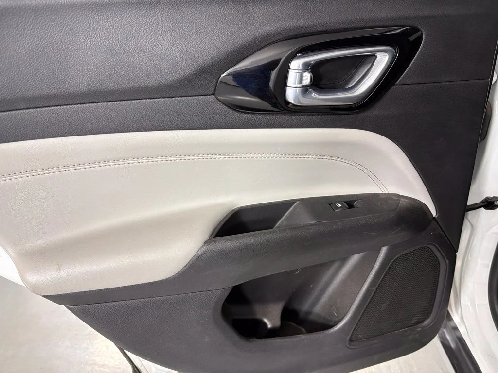 Used 2025 White Jeep Limited image 33
