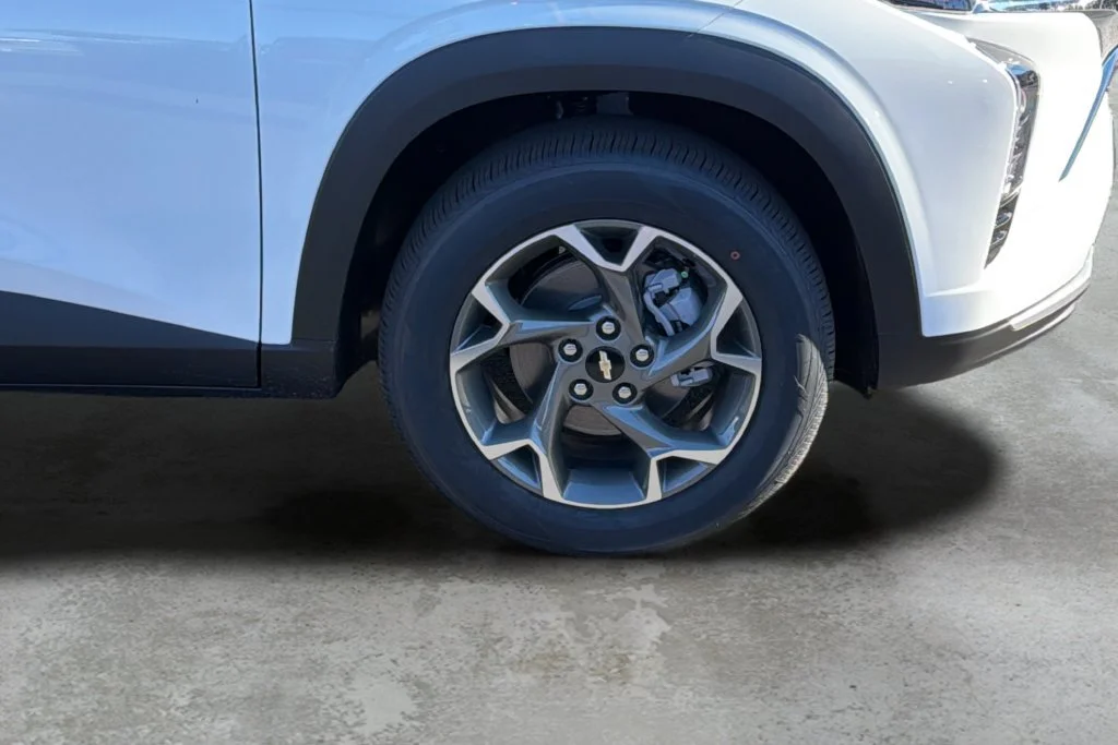 New 2026 Summit White Chevrolet LT image 34