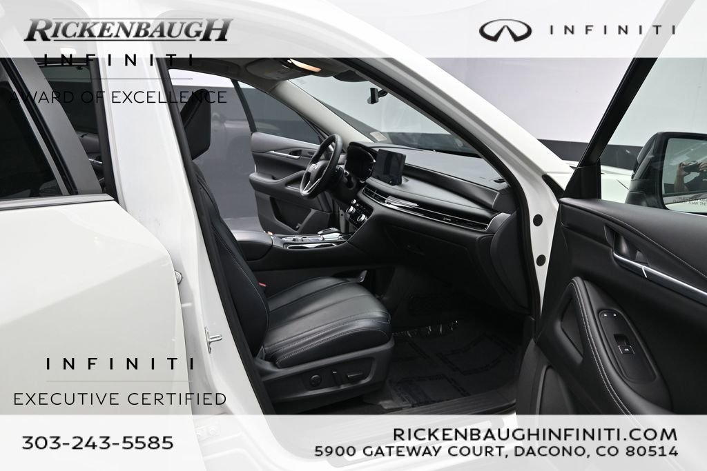 Certified Used 2023 White INFINITI LUXE image 16