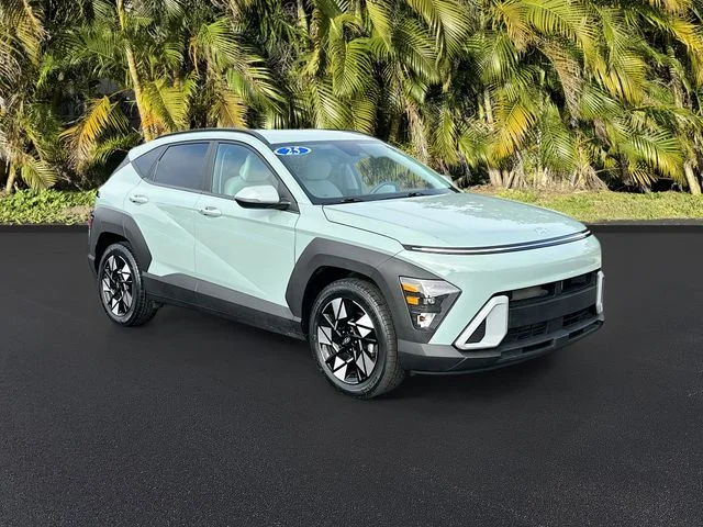 Used 2025 Green Hyundai SEL image 2