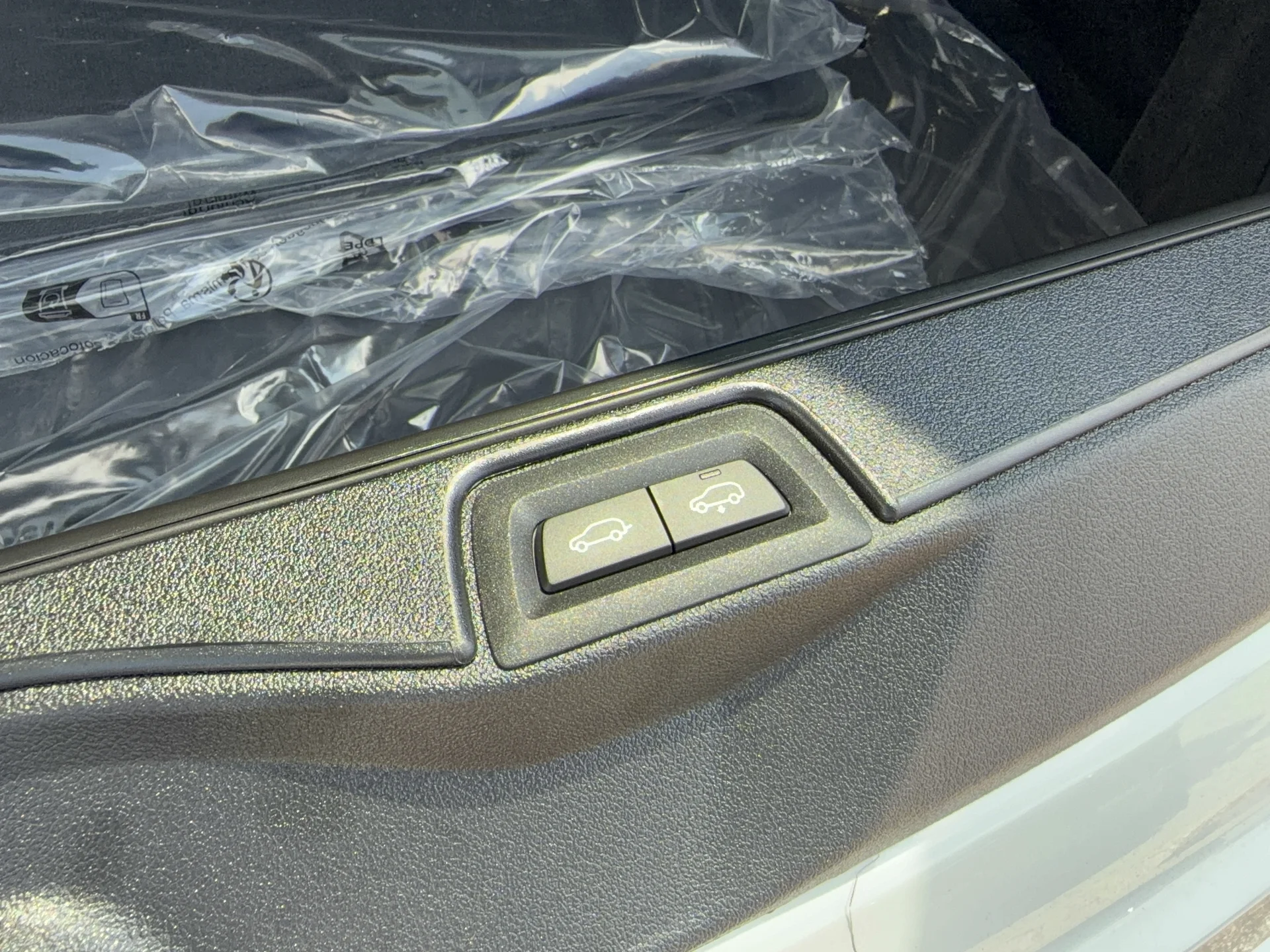 New 2026 Mineral White Metallic BMW xDrive40i image 6