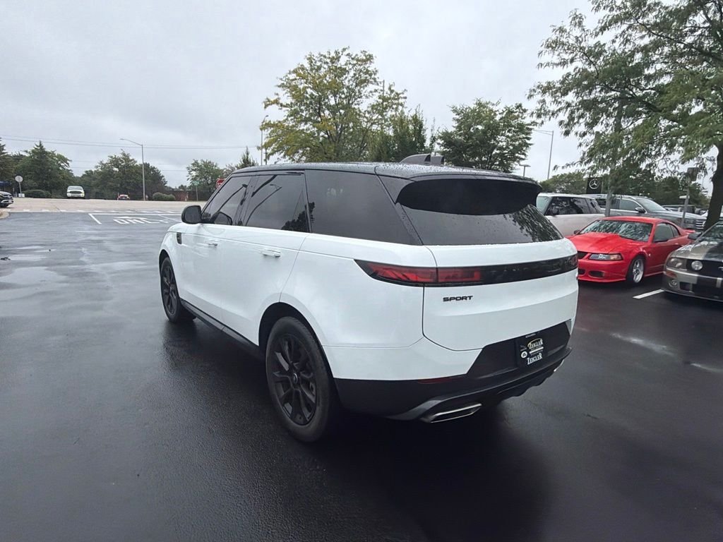Used 2023 Fuji White Land Rover SE image 3