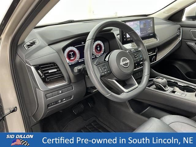 Used 2024 Champagne Silver Metallic Nissan Platinum image 13