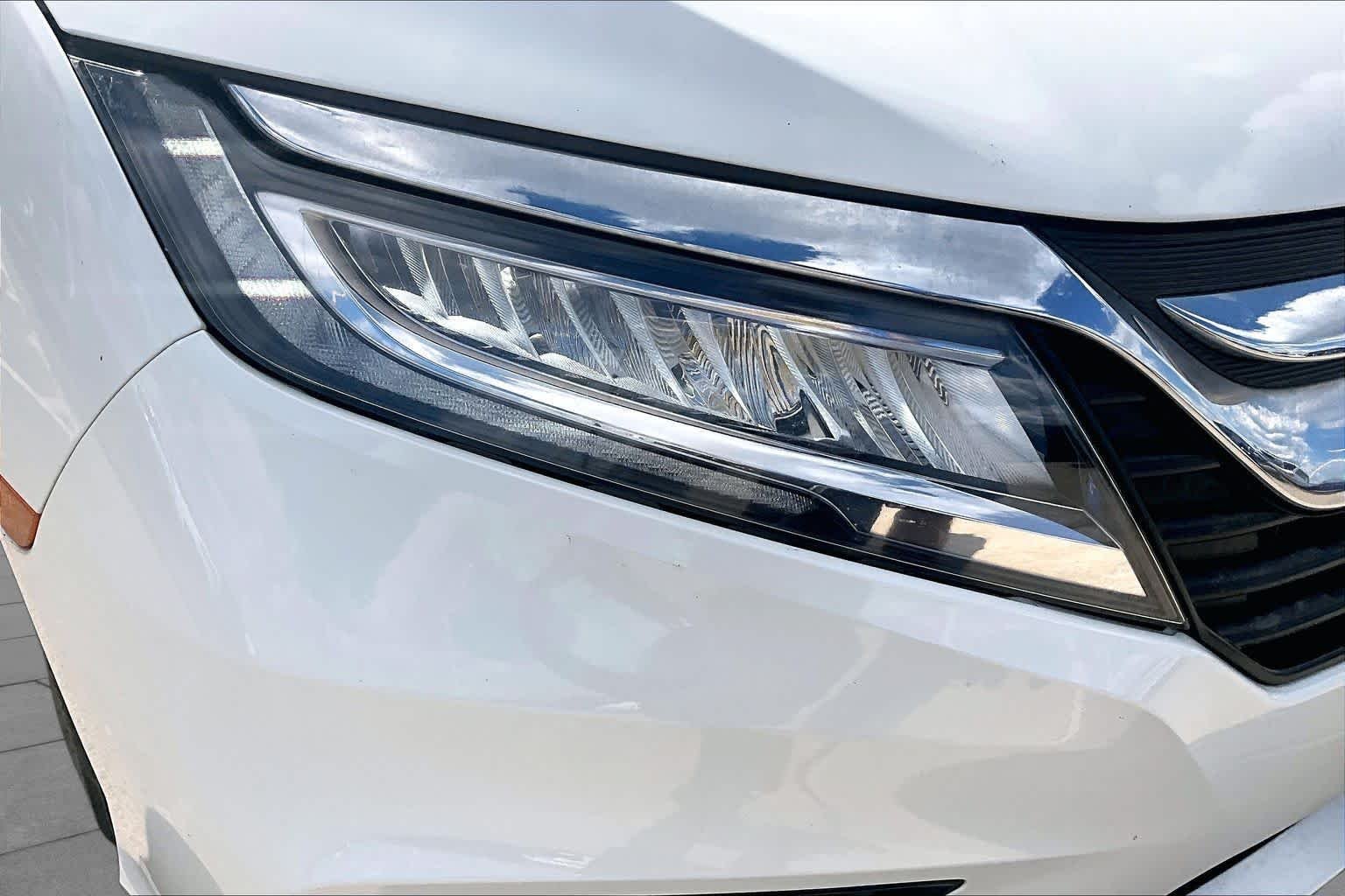 Used 2019 White Diamond Pearl Honda Elite image 28