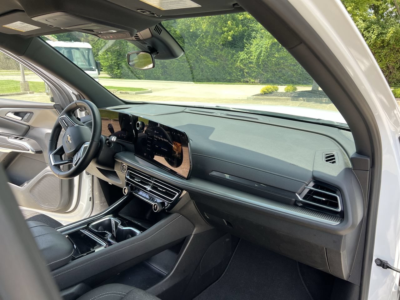 Used 2024 Summit White Chevrolet LT image 29
