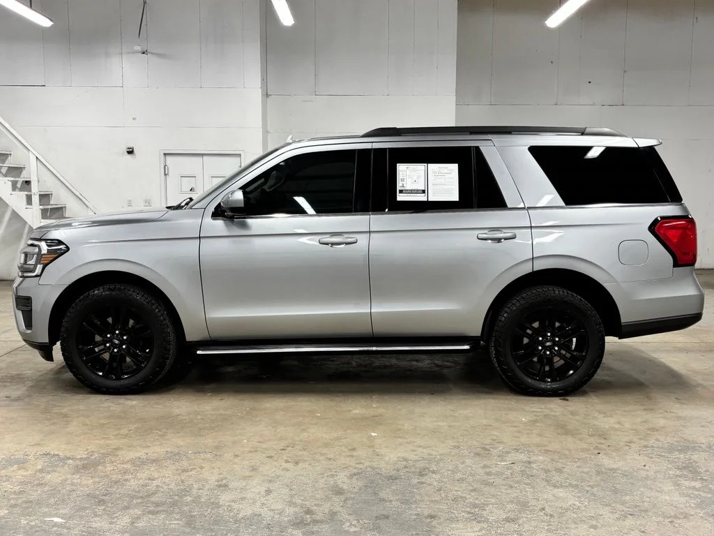 Used 2023 Silver Ford XLT image 4