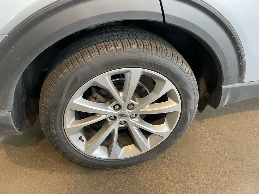 Used 2021 Silver Metallic Ford Platinum image 10