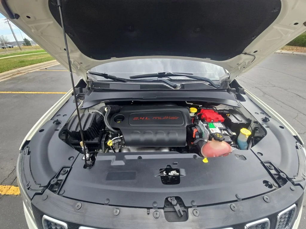 Used 2019 White Clearcoat Jeep Sport image 18