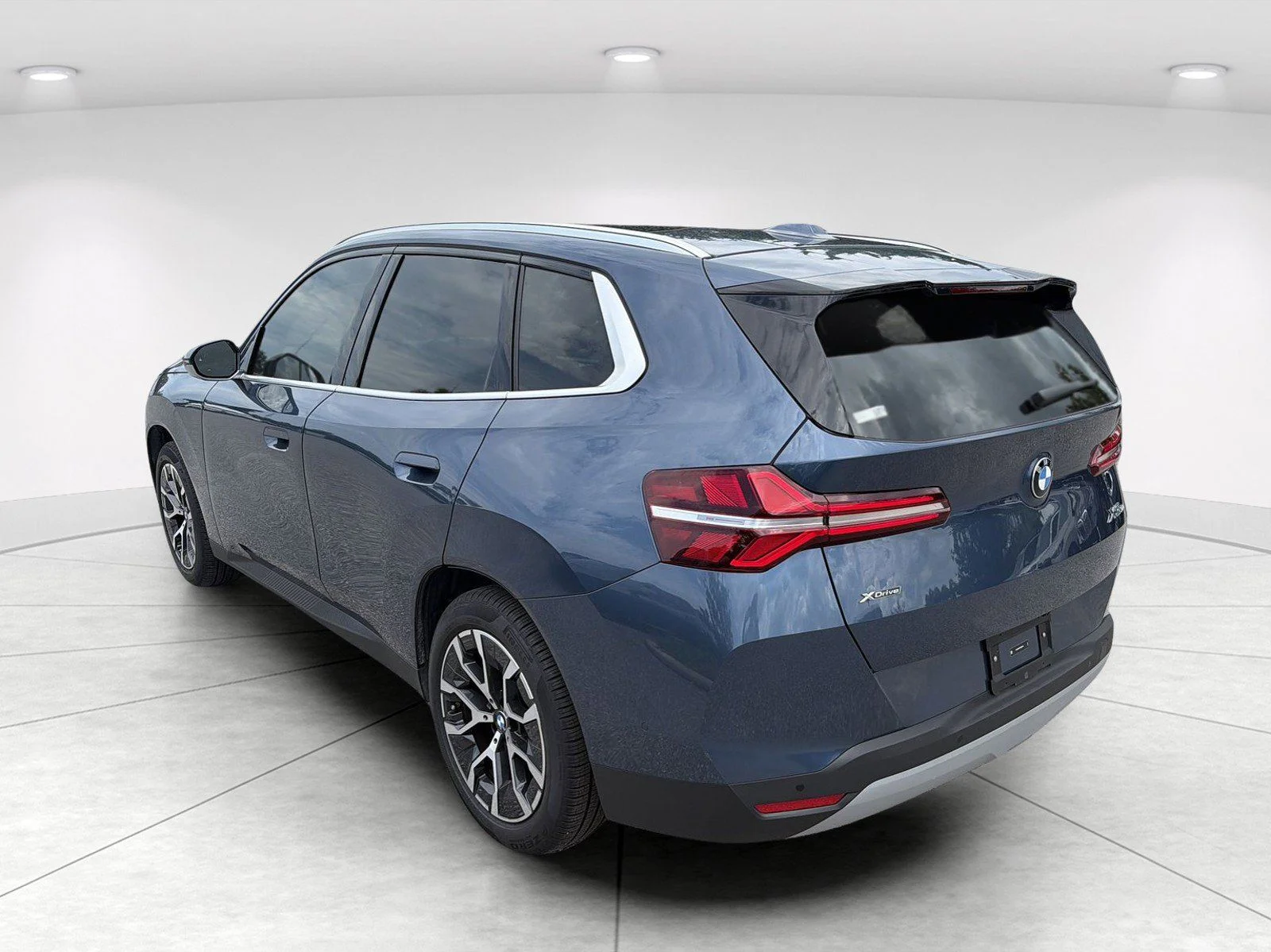 New 2026 Arctic Race Blue metallic BMW 30 xDrive image 6