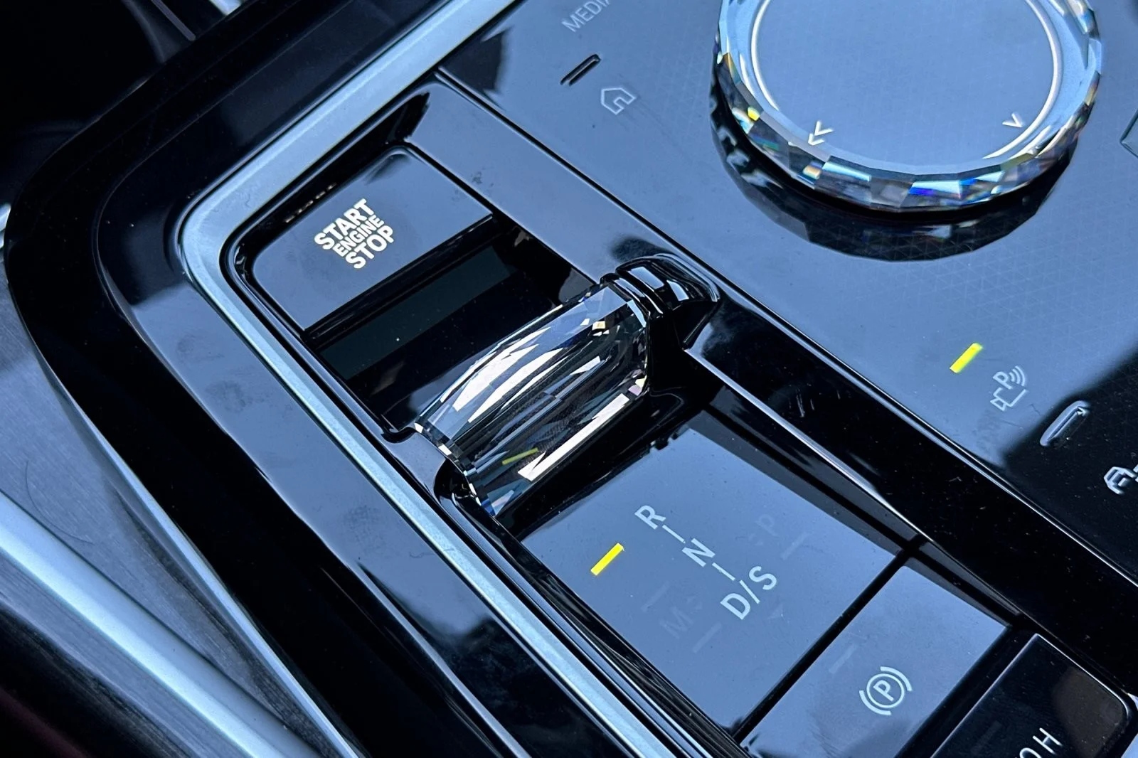 New 2026 Oxide Grey Metallic BMW 750e xDrive image 20