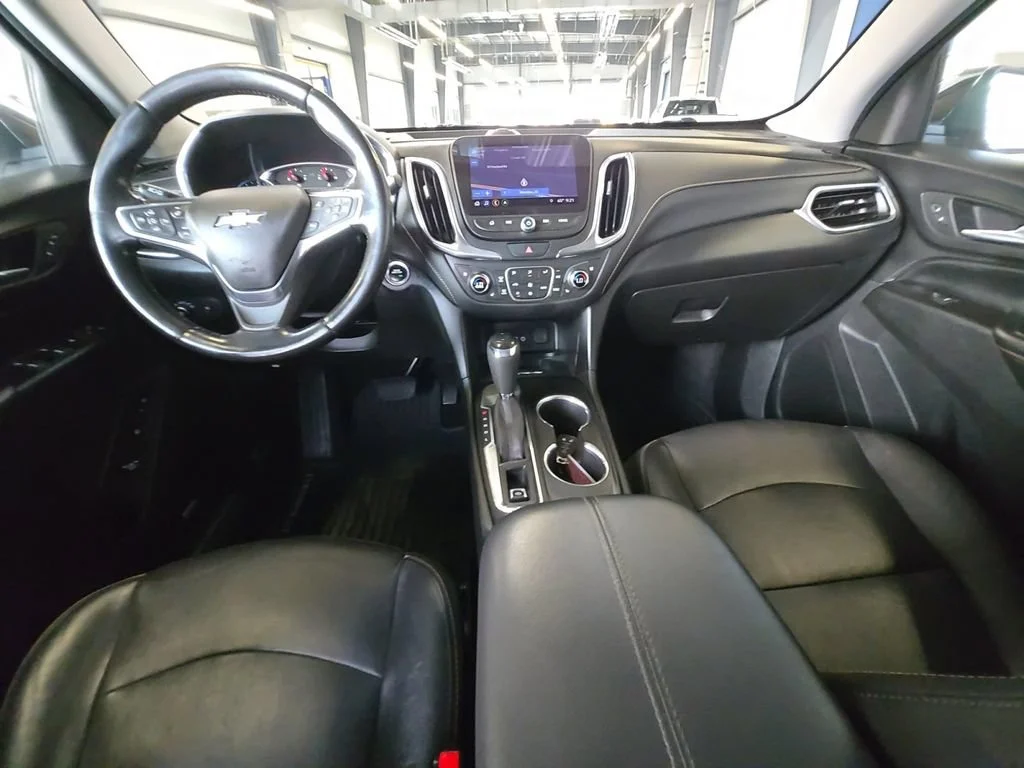 Used 2020 IRIDESCENT PEARL TRICOAT Chevrolet Premier image 21