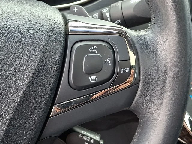 Used 2013 Red Toyota XLE Touring image 23