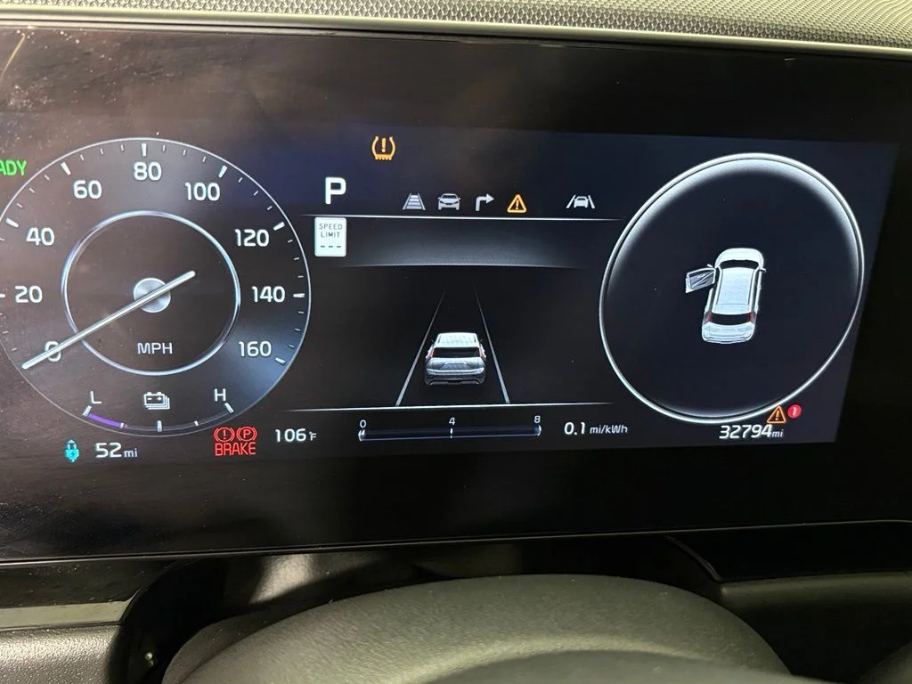 Used 2023 White Kia Wind image 22