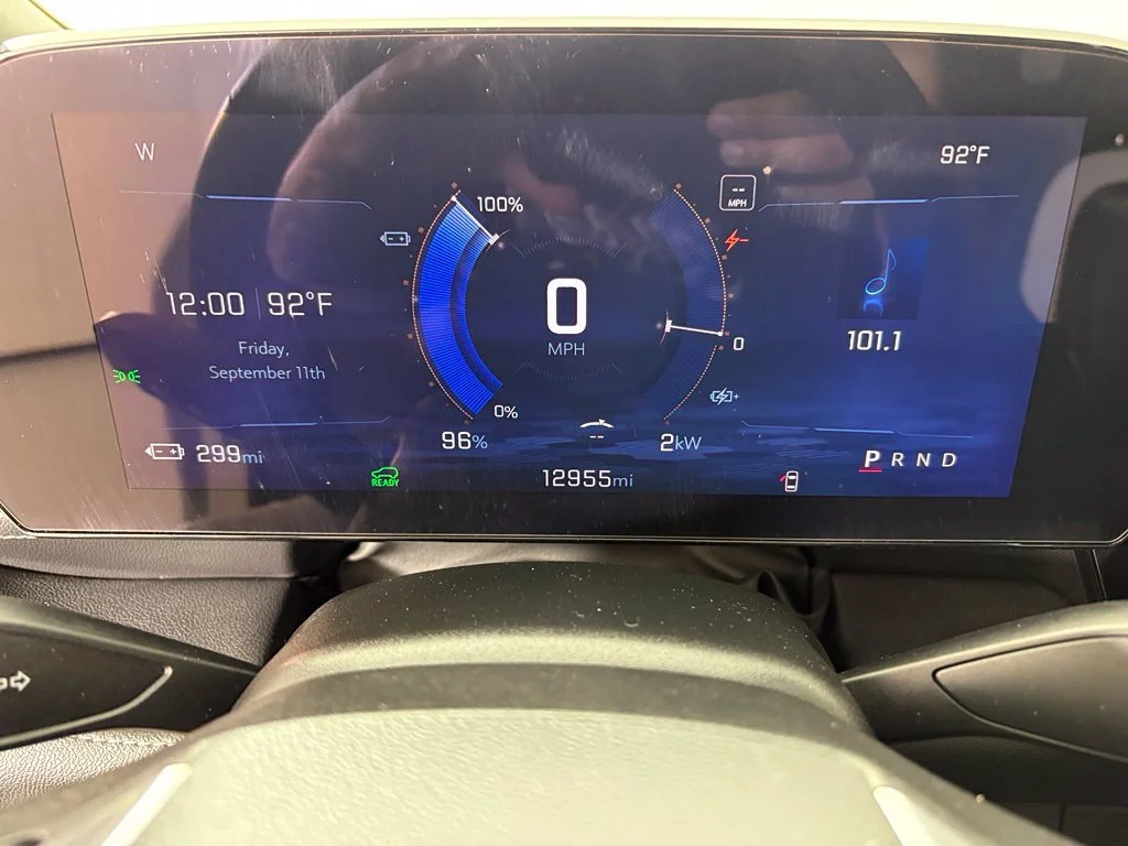 Used 2025 White Chevrolet LT image 26