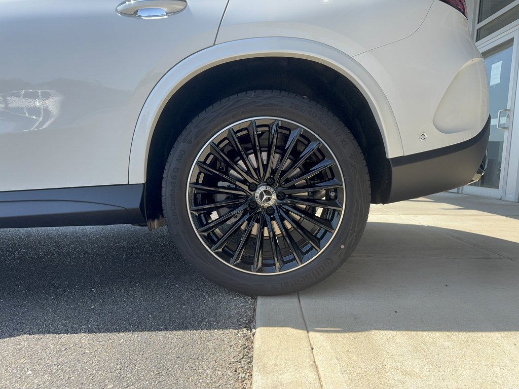 New 2026 MANUFAKTUR Moonlight White Metallic Mercedes-Benz GLC 300 4MATIC® image 8