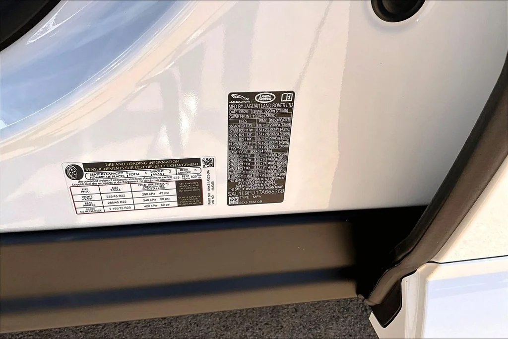 New 2026 White Land Rover Dynamic SE image 13
