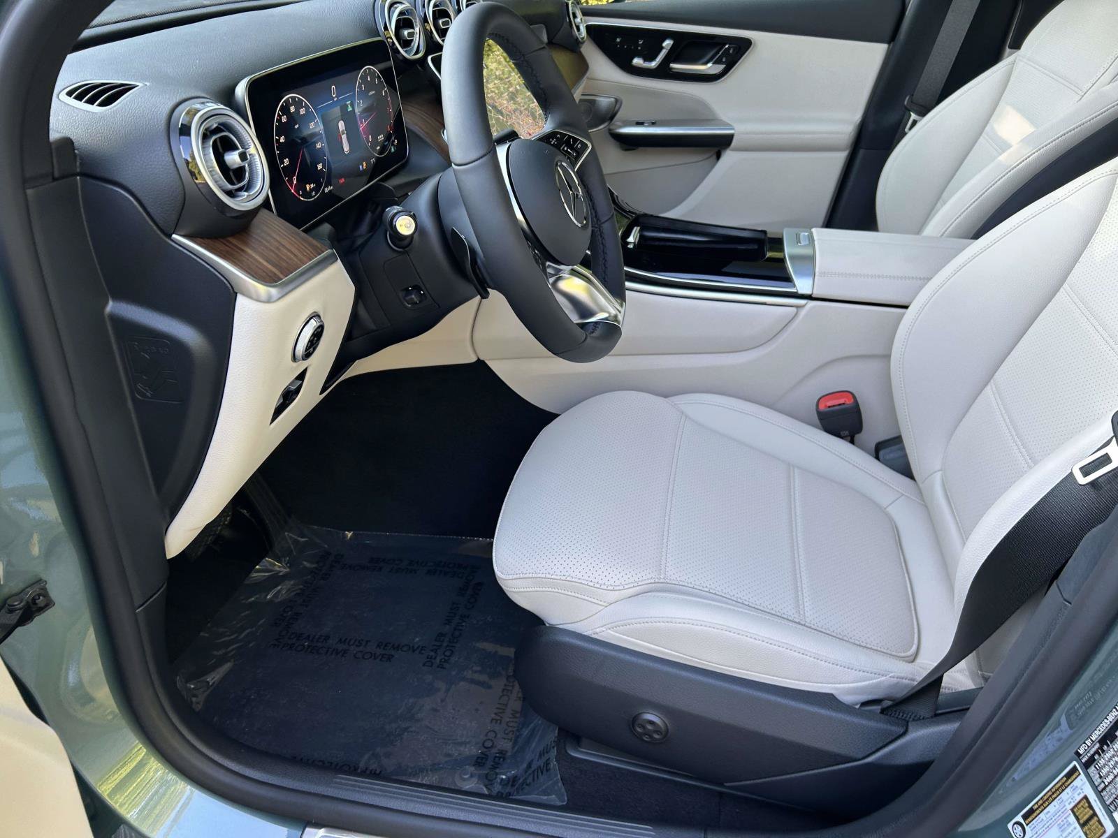 New 2027 Verde Silver Metallic Mercedes-Benz GLC 300 SUV image 20