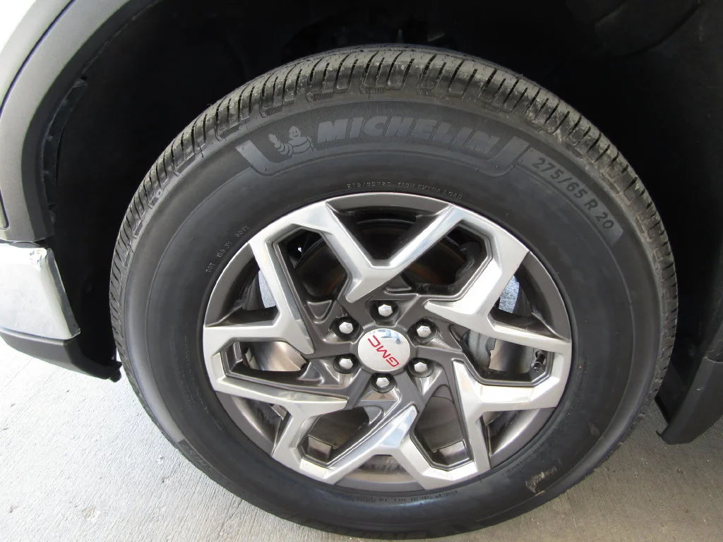 Used 2024 White GMC SLT image 36