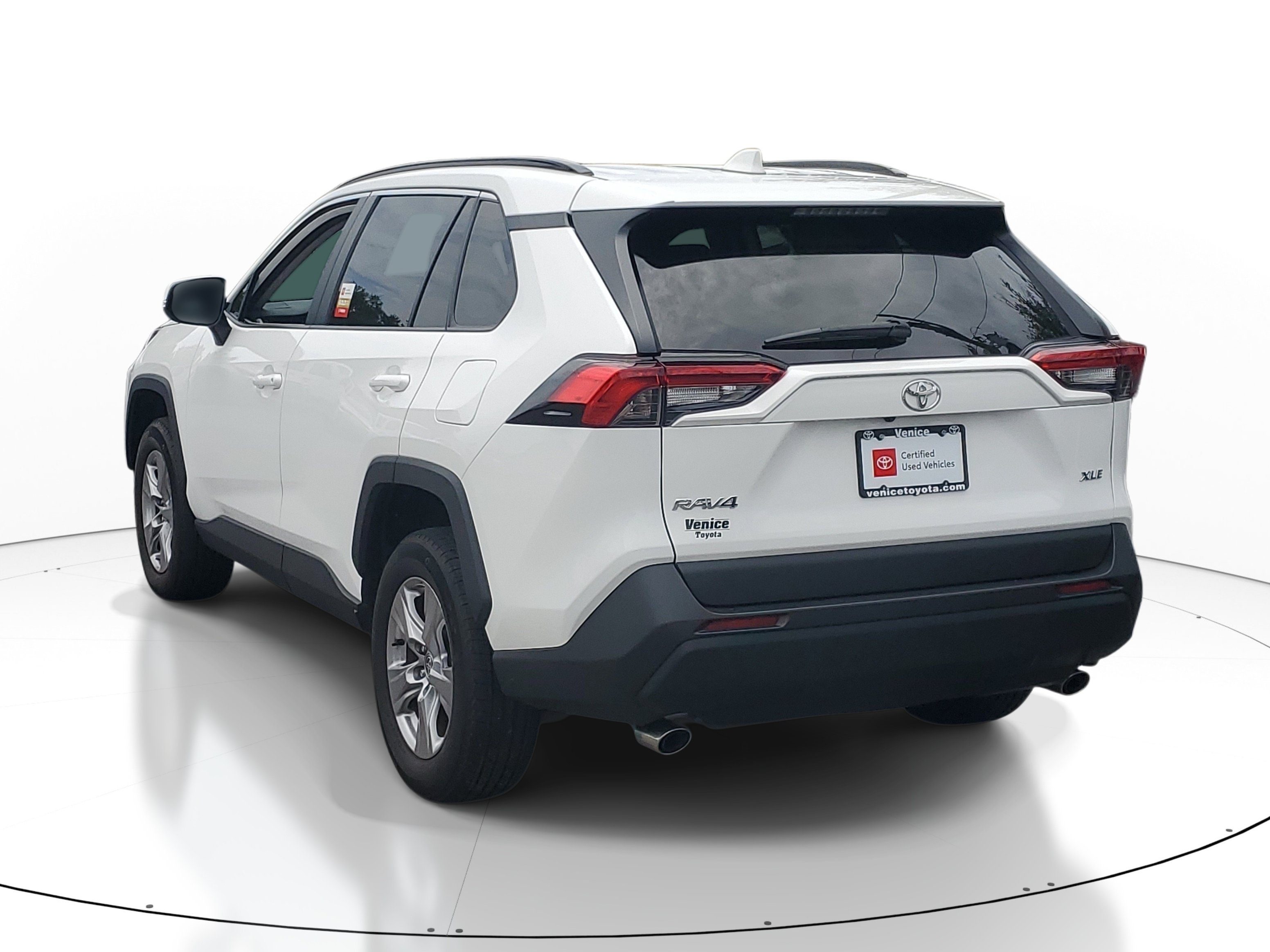 Used 2023 Ice Cap Toyota XLE image 3
