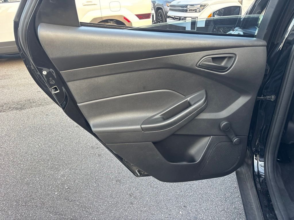 2018 Ford Focus S - Photo 12