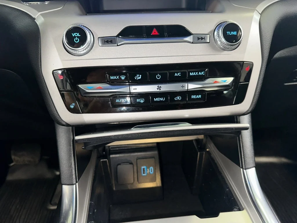 2023 Ford Explorer XLT - Photo 14