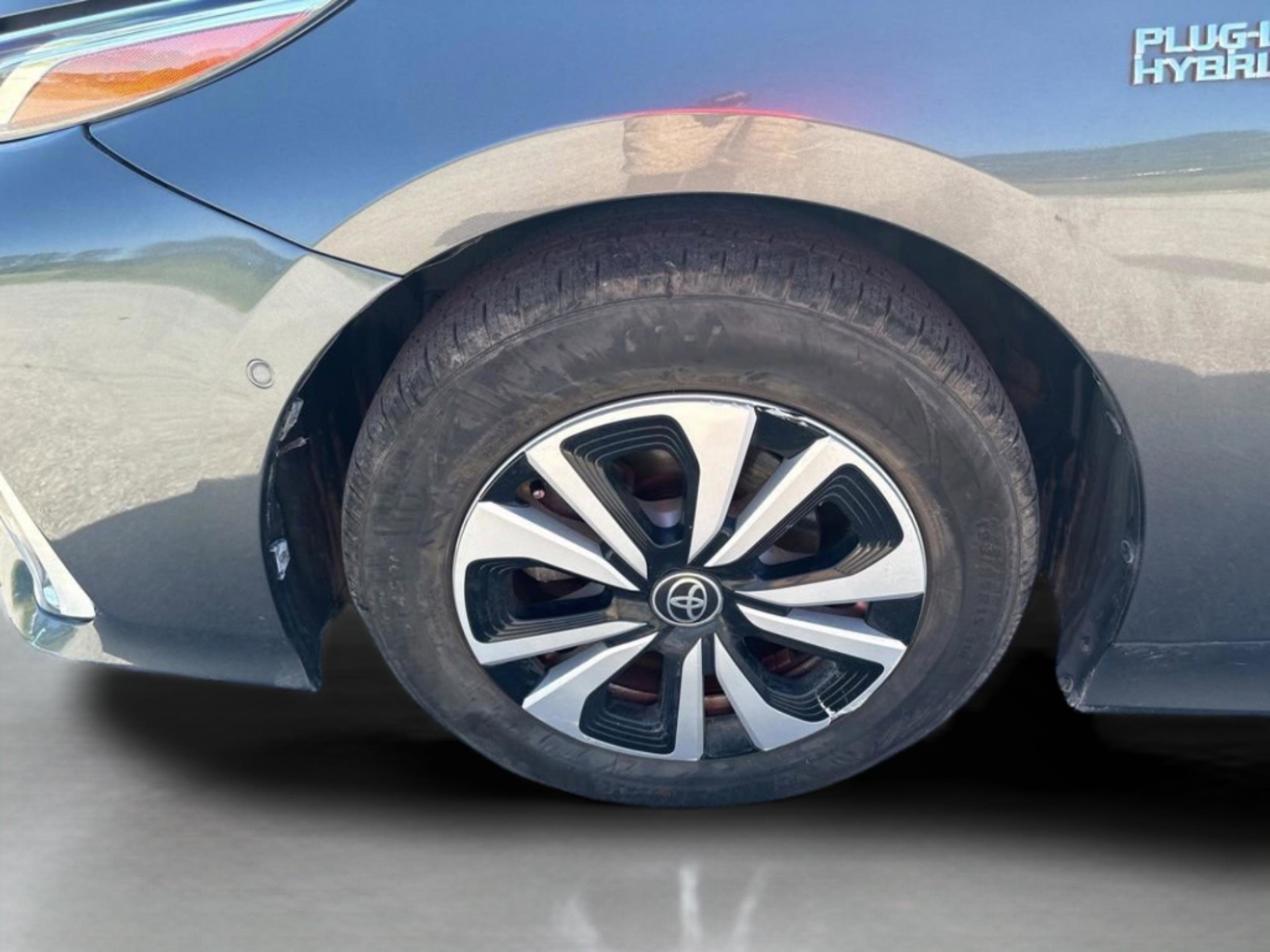 Used 2017 Magnetic Gray Metallic Toyota Advanced image 29