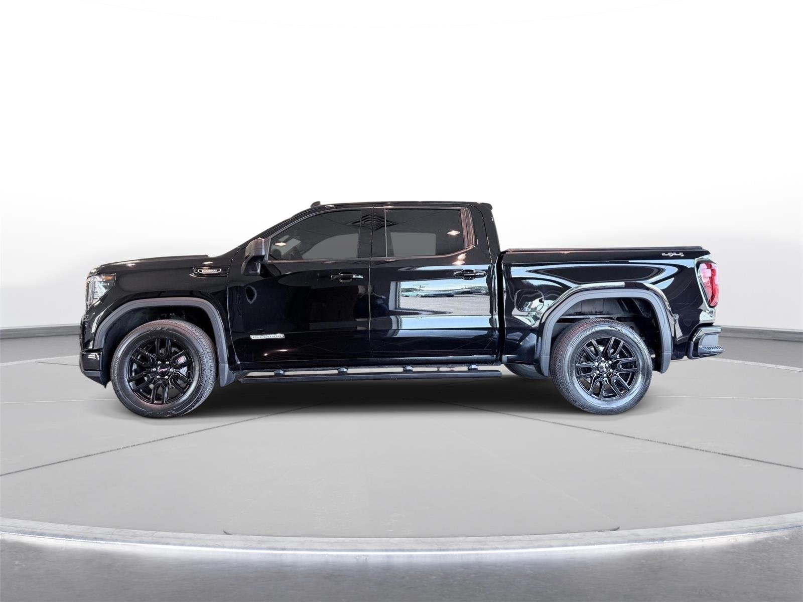 Used 2024 Onyx Black GMC Elevation image 17