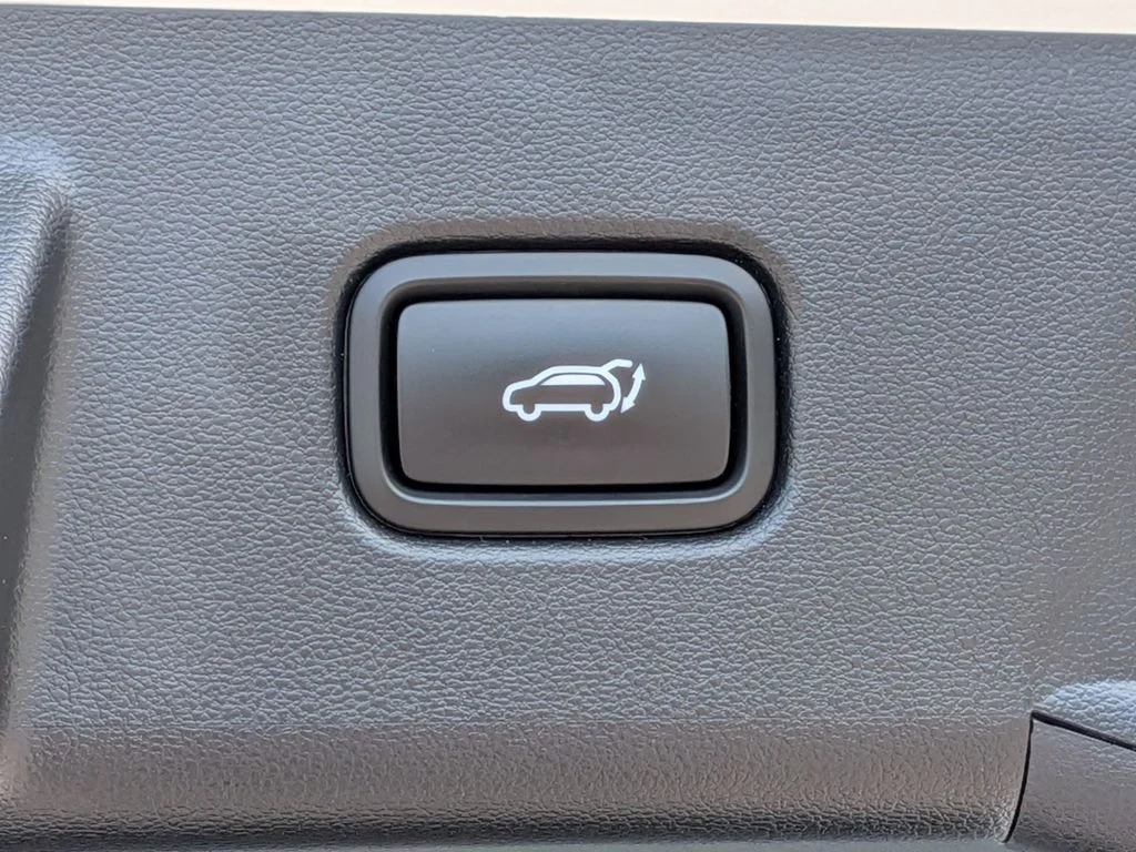 Used 2024 White Hyundai SEL image 28
