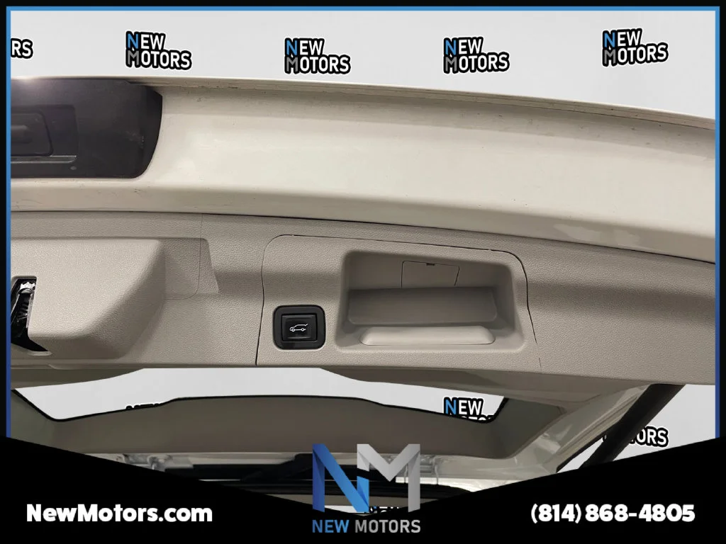 Used 2023 Summit White GMC SLT image 17