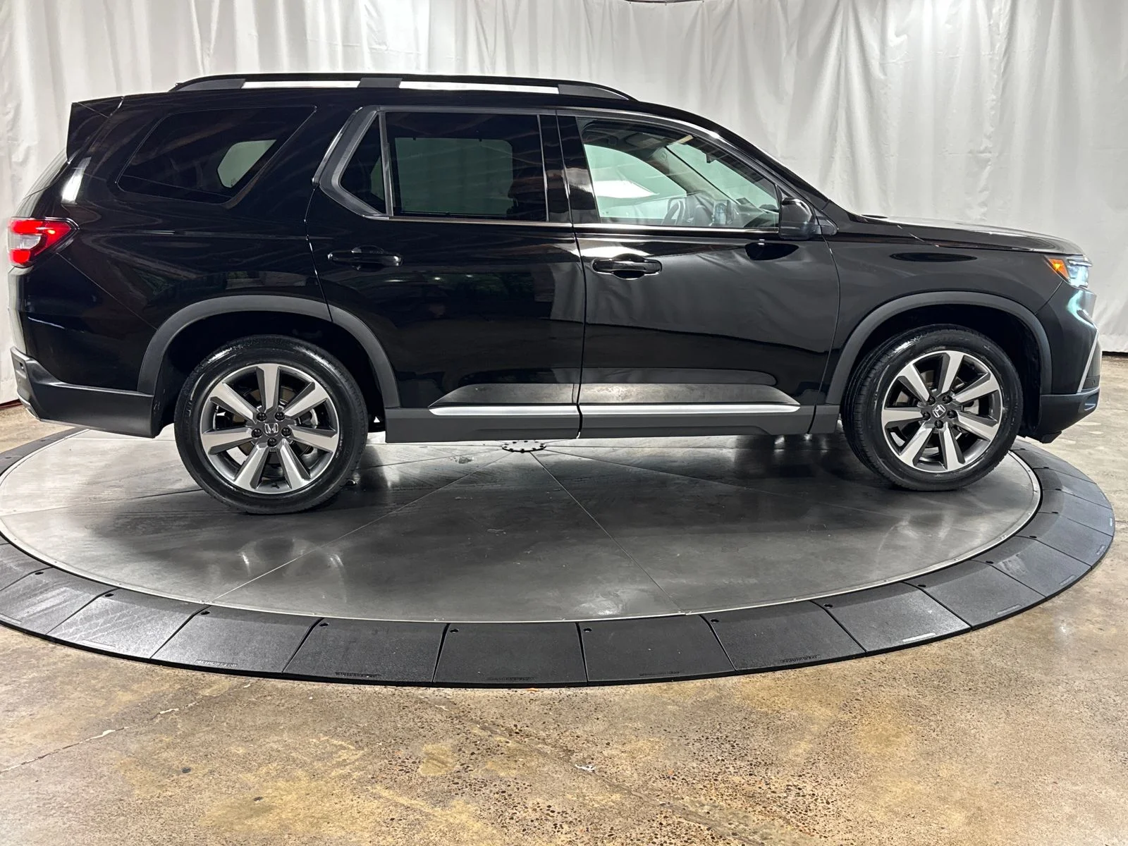 Certified Used 2023 Crystal Black Pearl Honda Touring image 6