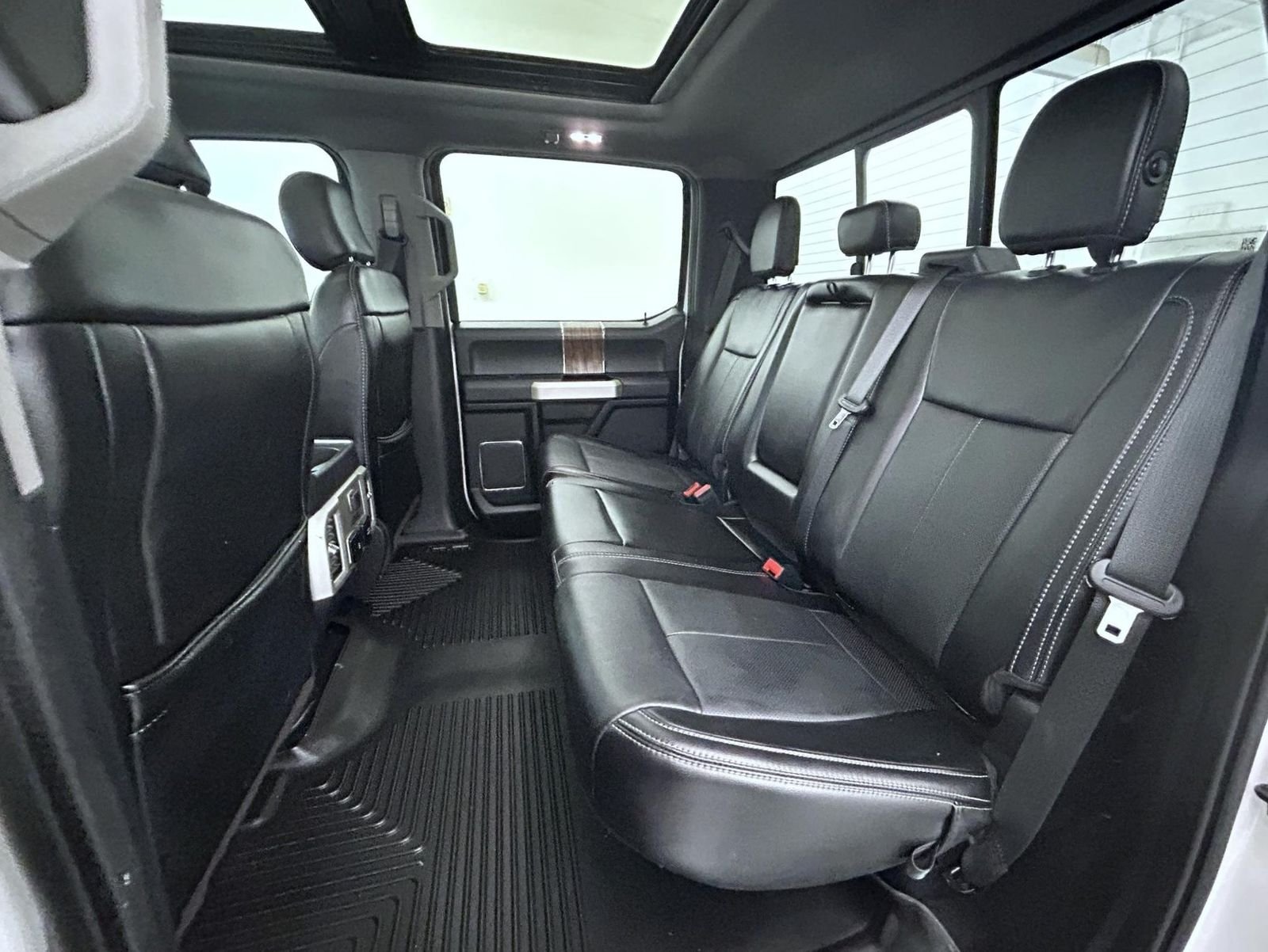 Used 2019 White Ford Lariat image 19