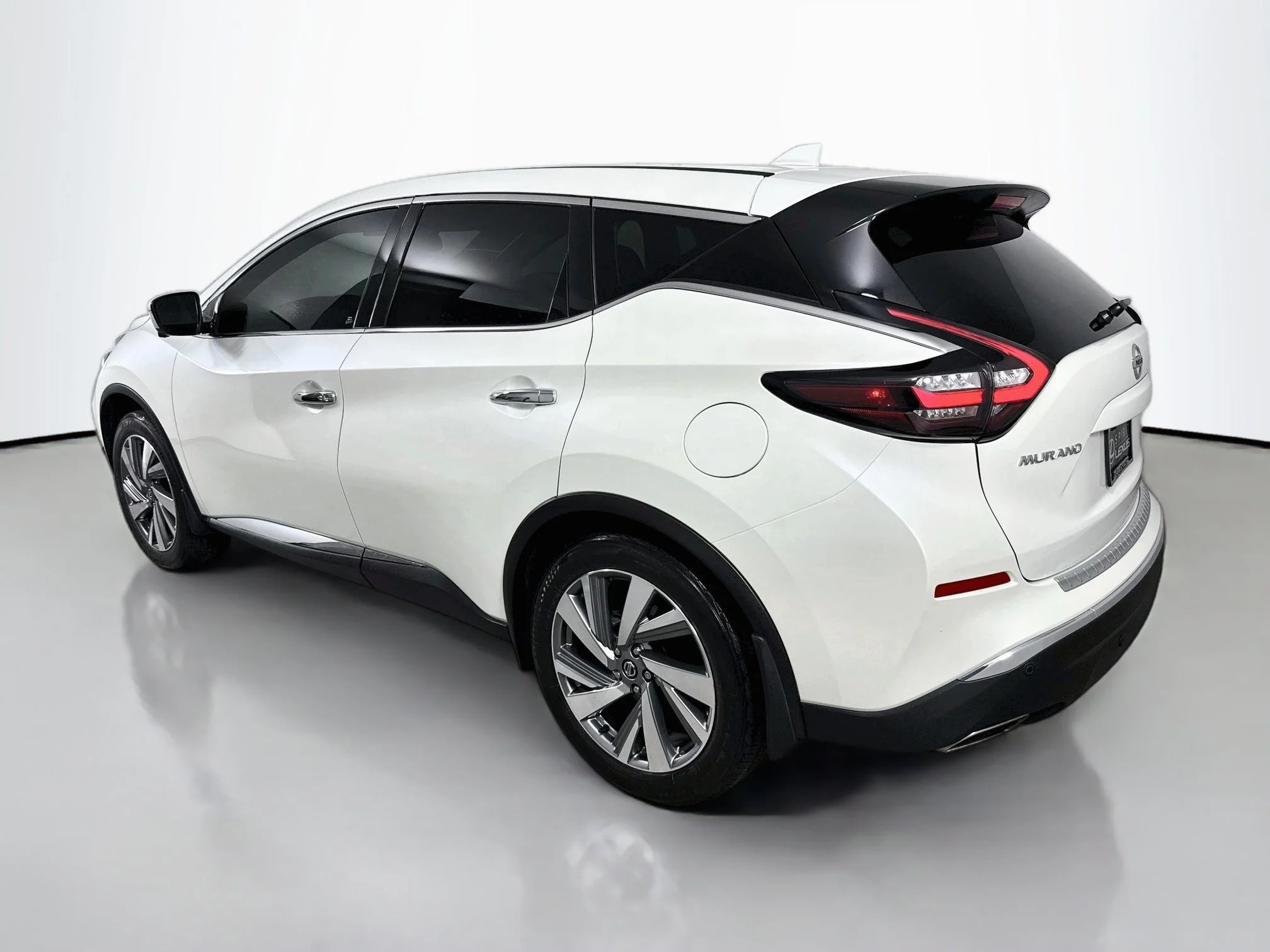 Used 2021 Pearl White Tricoat Nissan SL image 5