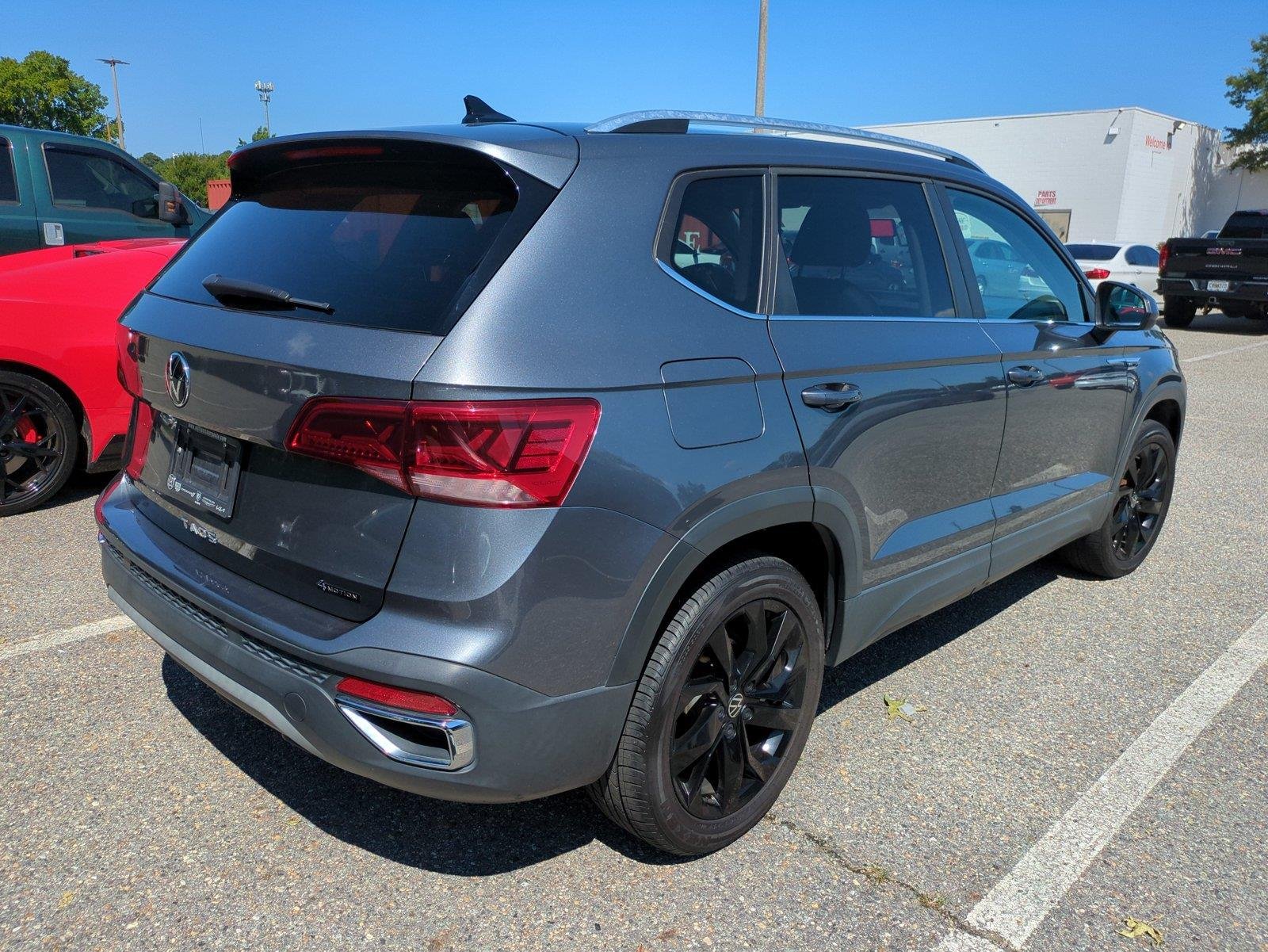 Used 2022 Platinum Gray Metallic Volkswagen SE image 6