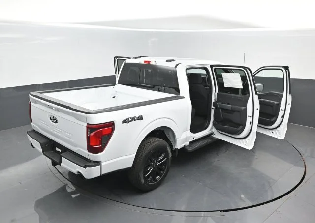 New 2026 Oxford White Ford XLT image 28